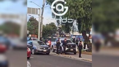 URGENTE: Jovencita iba en una moto sobre el carril del Mexibús y muere al caer