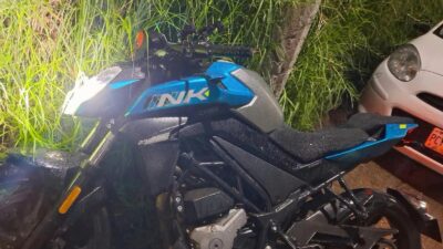 VIDEO: Vecinos descubren depósito de motocicletas robadas en Edomex