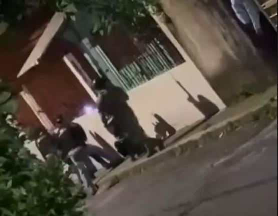 VIDEO: ‘¡Ya que lo maten!’; abaten a un criminal durante rescate de dos víctimas