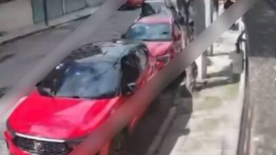 VIDEO: ‘¡Auxilio!’; mujeres son seguidas y asaltadas tras retirar dinero del banco