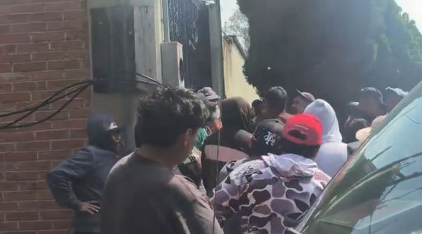 VIDEO. Banda de invasores intenta despojar de su casa a un abuelo en Edomex; amenazan con ‘darle piso’