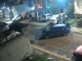 VIDEO: Criminales roban a empujones un carro de una casa en Edomex