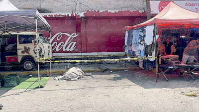 TERROR. Sujetos arman balacera en un tianguis; muere una señora que solo hacía sus compras