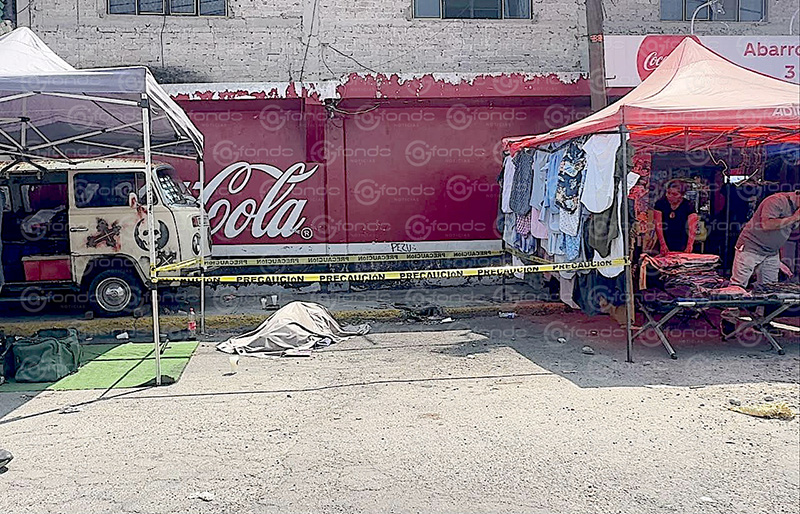TERROR. Sujetos arman balacera en un tianguis; muere una señora que solo hacía sus compras