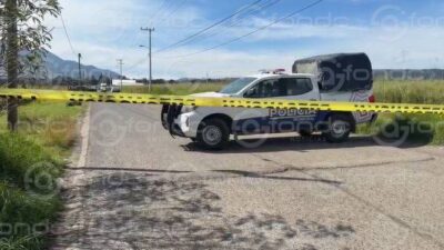 URGENTE: Arrojan un cuerpo encobijado junto a una zona militar en Edomex