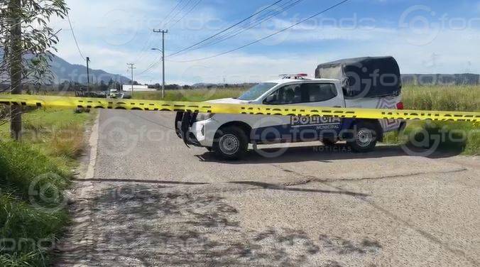 URGENTE: Arrojan un cuerpo encobijado junto a una zona militar en Edomex