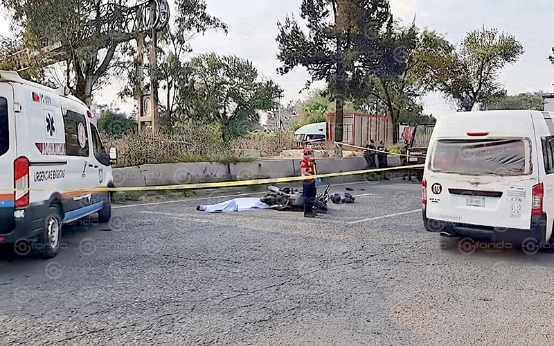 VIDEO. Motociclista queda muerto sobre autopista después de derrapar