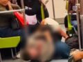VIDEO: Usuarias del Metro se dan con todo y terminan en el suelo por un asiento