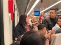VIDEO: ‘¡Me empujaste!’; parejas se dicen de todo y causan retrasos en el Tren Interurbano
