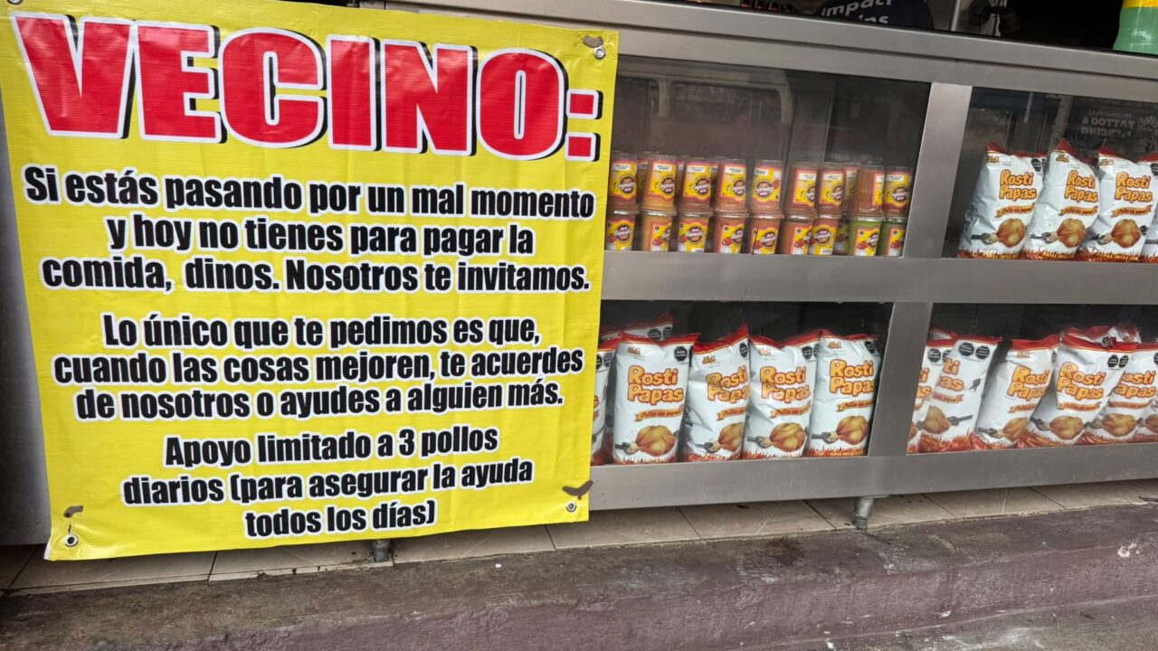 SOLIDARIDAD: Rosticería alimenta a gente necesitada y vecinos ayudan con donaciones