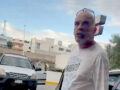 VIDEO. Sujeto iracundo agrede a menores de edad; lo bautizan como ‘Lord Cajones’