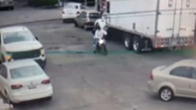 VIDEO: Chofer de combi ‘se pone las pilas’ y evita asalto armado en Edomex