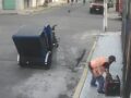 VIDEO: ‘¿Y si me lo llevo?’; mototaxista desconecta y roba un generador eléctrico