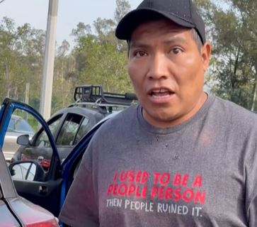 VIDEO: ‘¿Me vas a pegar?’; conductor se va sin pagar la gasolina y agrede a una mujer