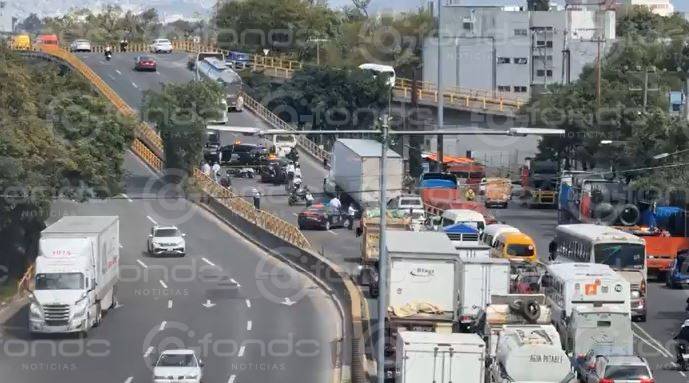 URGENTE: Motociclista muere arrollado al subir un puente en autopista de Edomex