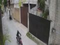 VIDEO: Asaltantes provocan choque para robar la moto a un joven