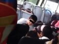 VIDEO: Hombres armados atacan camión lleno de niños de secundaria