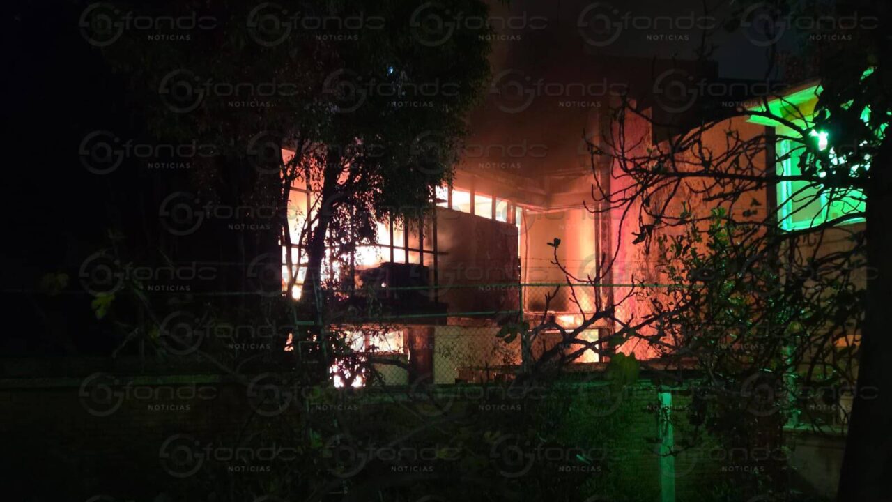 ALERTA: Desalojan a abuelitos de una casa de descanso por un fuerte incendio