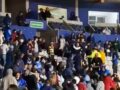 VIDEO: ‘Como animales’; fanáticos del ‘Azul’ y los ‘Tuzos’ se dan con todo en el estadio