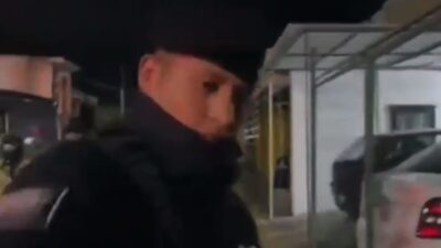 VIDEO: Policías municipales agreden y arrojan gas a un reportero en Edomex