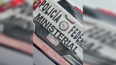 VIDEO. Captan patrulla ‘patito’ de la FGR que circula con las placas tapadas en Edomex