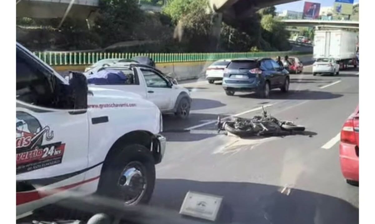 TRAGEDIA: Biker muere arrastrado varios metros por un camión de carga en Edomex