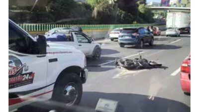 TRAGEDIA: Biker muere arrastrado varios metros por un camión de carga en Edomex