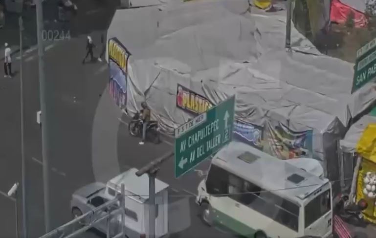 VIDEO: Graban a rateros que atacan a señoras entre tumultos del Centro Histórico
