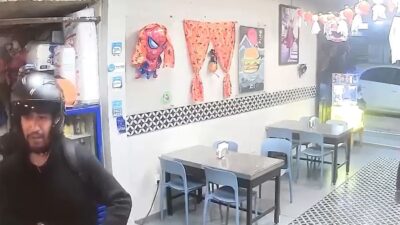 VIDEO: Clientes y empleados de cafetería son asaltados por motorratones