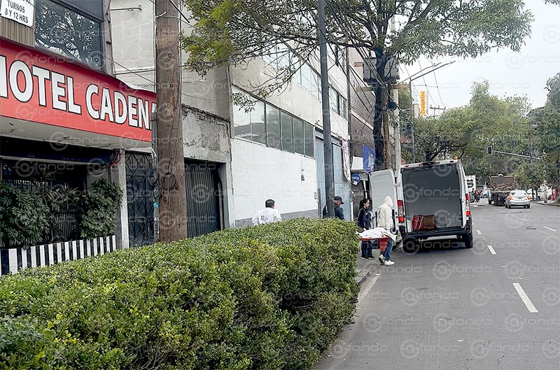 VIDEO. Hombre muere al interior de una habitación de hotel en la CDMX