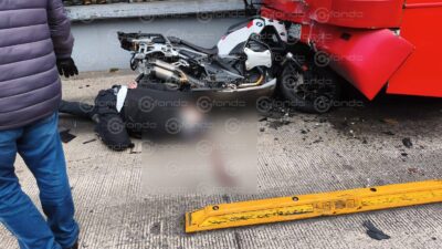 CAÍDO: Alfonso iba en su moto de lujo y meterse al carril confinado le costó la vida