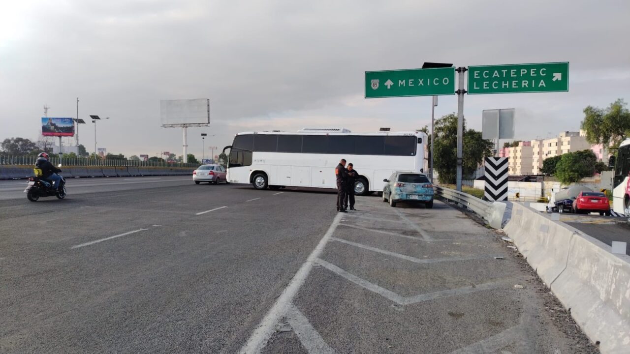 VIDEO: Transportistas desquician vialidades en Edomex; exigen mayor seguridad