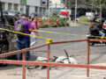 VIDEO. Hombre que conducía una bicicleta se desploma repentinamente y muere en Edomex