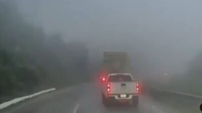 VIDEO: ‘¡Agáchense!’; varias familias viven asalto y disparos en la autopista