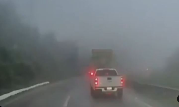 VIDEO: ‘¡Agáchense!’; varias familias viven asalto y disparos en la autopista