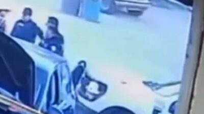 VIDEO: Criminales armados matan a mujer policía afuera de una tienda