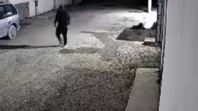VIDEO: Criminal usa una llave clonada para abrir y robar un auto