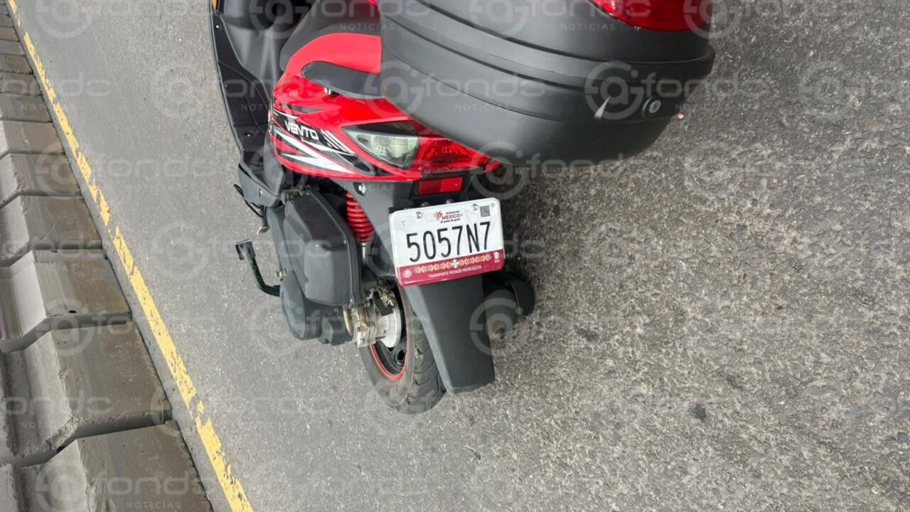 VIDEO: Motociclista pierde el control y un camión del transporte público lo aplasta