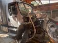 VIDEO: Camioneta de valores y torton causan un enorme desastre; hay heridos