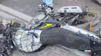 VIDEO. Combi se pasa el alto, embiste a motociclista y la Fiscalía acusa a un inocente