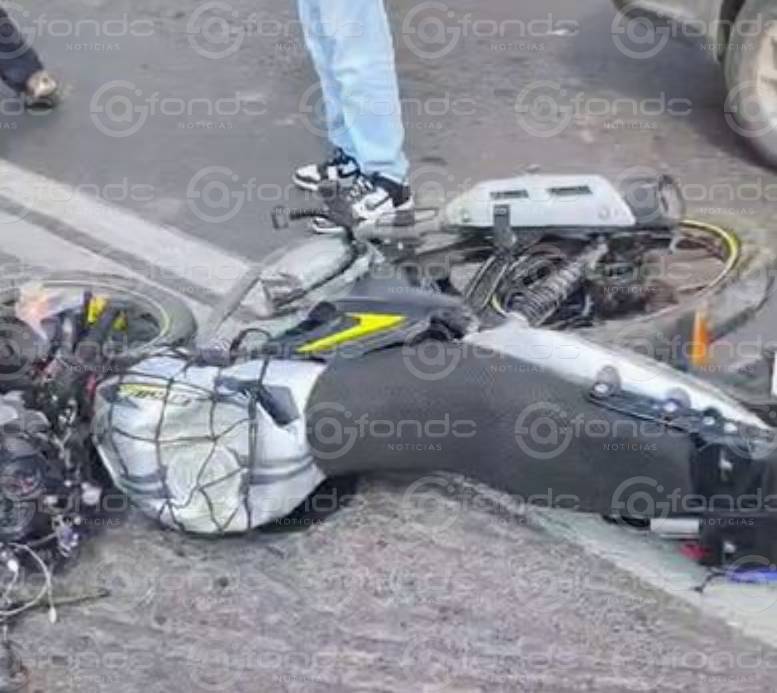 VIDEO. Combi se pasa el alto, embiste a motociclista y la Fiscalía acusa a un inocente