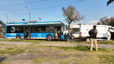 TRAGEDIA: Peatón no usó el puente y muere arrollado por una unidad del Trolebús