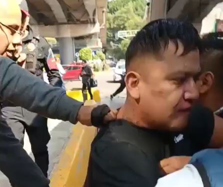 VIDEO: Motociclista llevaba un revolver y amenaza al chofer del Trolebús